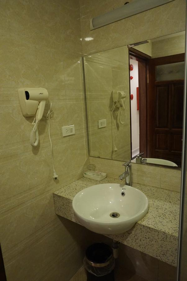 Ngan Ha Hotel Hanoi Exterior photo